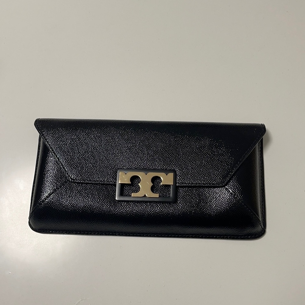 Tory Burch Gigi Envelope Black Patent Grained Leather Logo Clutch EUC